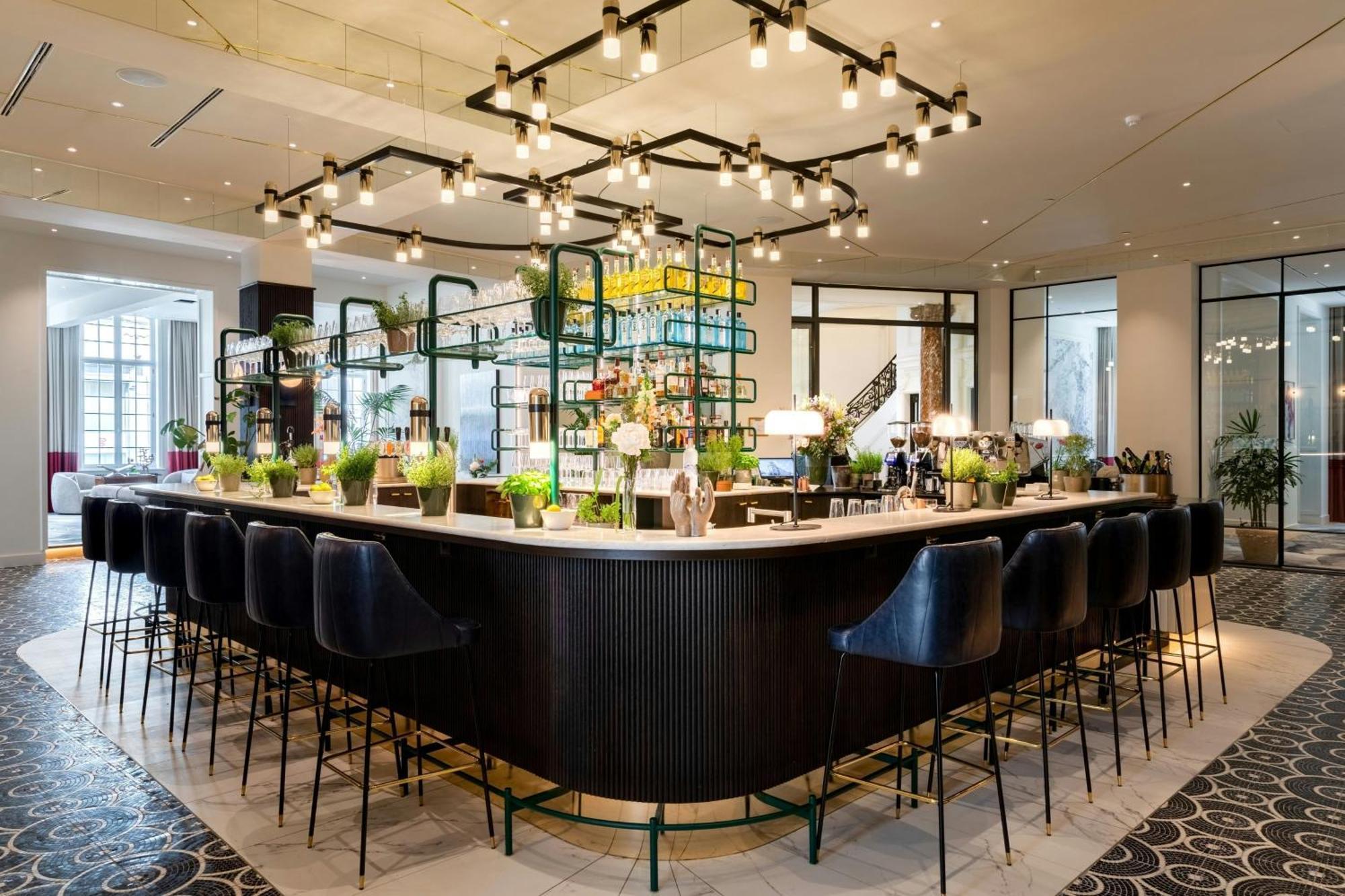 安特卫普蓝宝石之家傲途格精选酒店 外观 照片 The bar at the hotel